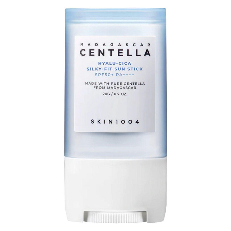 استیک ضد آفتاب بیرنگ سانتلا، SPF 50، مدل skin1004، مناسب انواع پوست با حجم 20 میلیلیتر، محافظتکننده در برابر اشعههای UVA و UVB، ضد حساسیت و مرطوبکننده، PA++++، روشنکننده، دارای فرمولاسیون عصاره مغذی و هیالورونیک اسید، با ماندگاری 3 ساعته