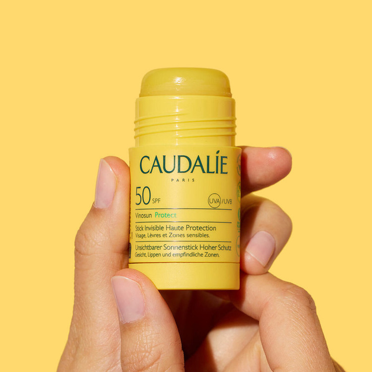 ضد آفتاب بدون رنگ صورت کدلی SPF 50 مدل Vinosun Protect محافظ UVA،UVB مناسب انواع پوست وزن 15 گرم