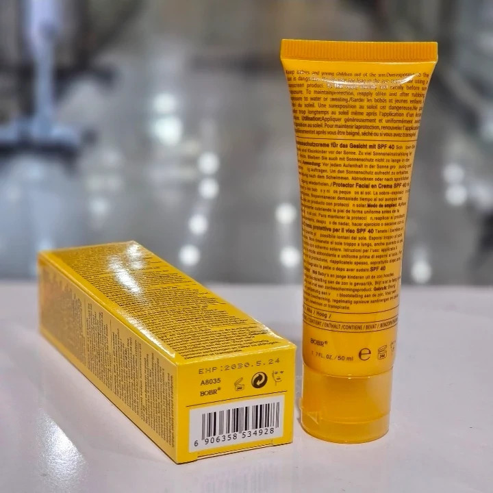 کرم ضد آفتاب سولار اسمارت کلینیک SPF40 بی رنگ 50 میل