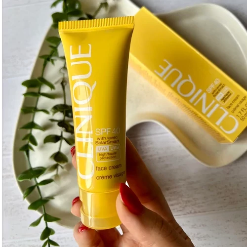 کرم ضد آفتاب سولار اسمارت کلینیک SPF40 بی رنگ 50 میل