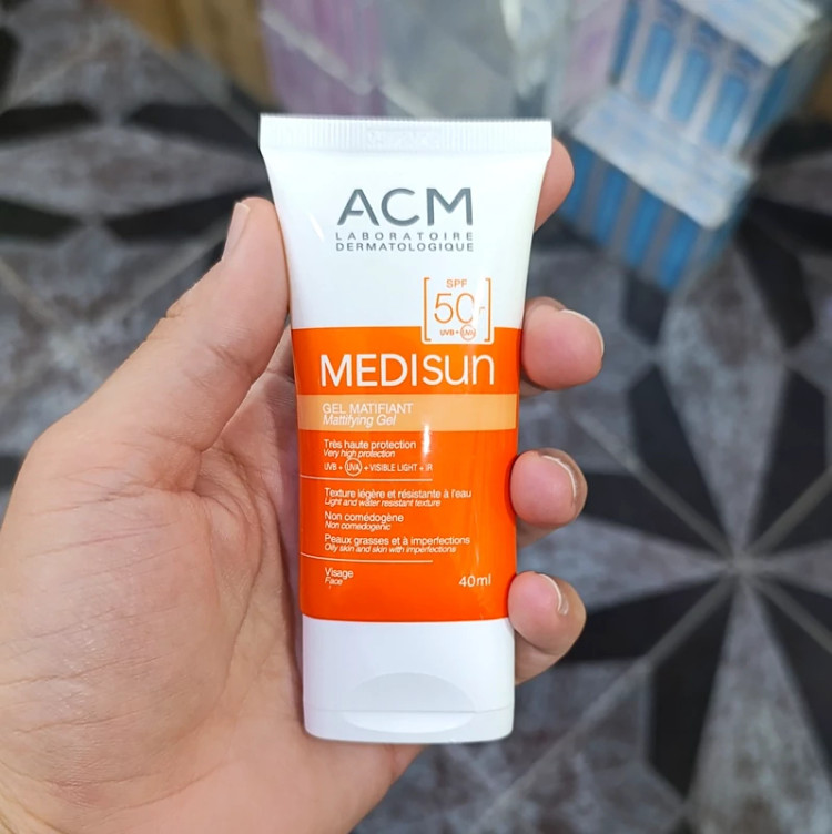 کرم ضد آفتاب مدیسان ای سی ام ACM بی رنگ SPF 50 حجم 40 میل